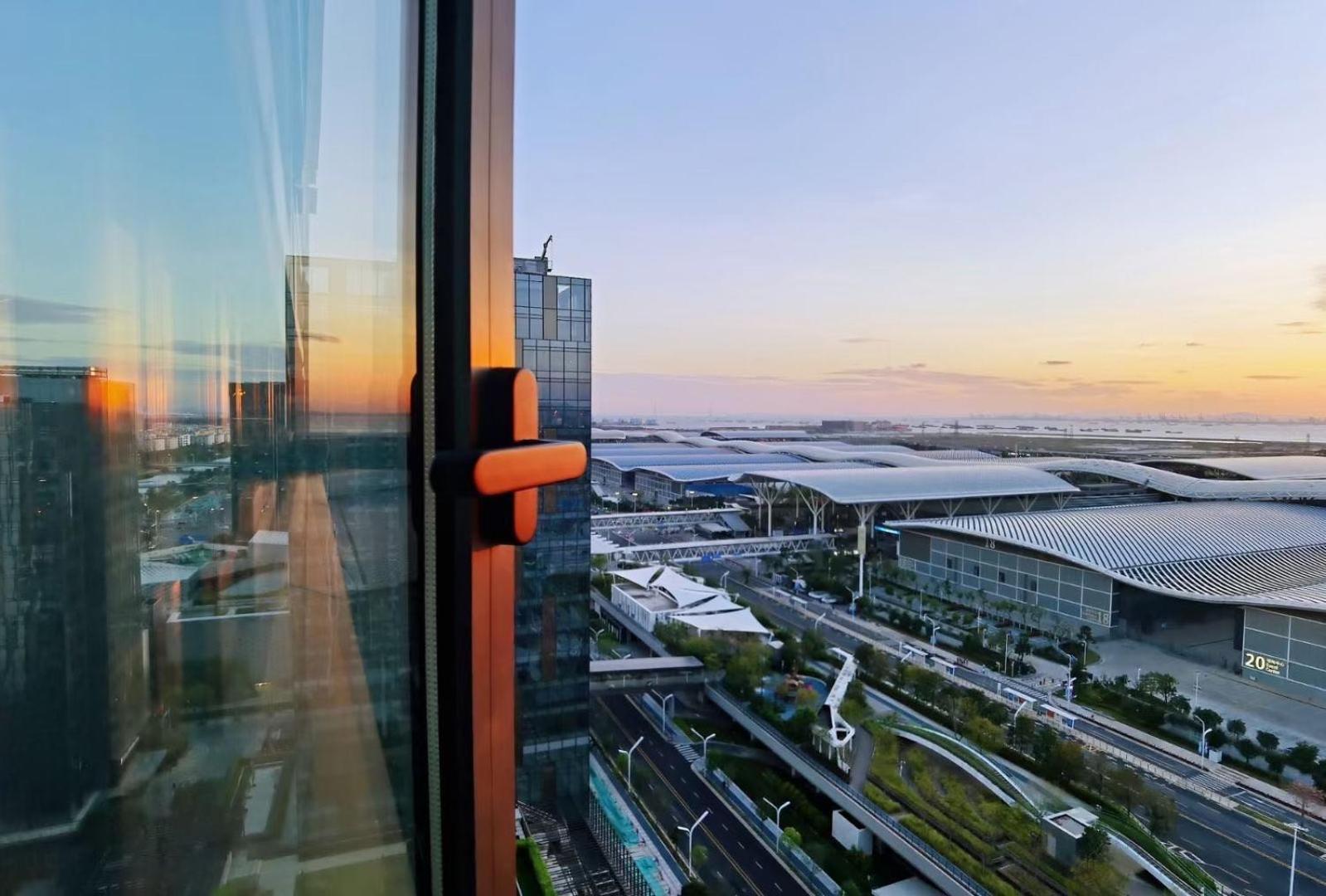 Royal Executive Apartment, Shenzhen World Exhibition & Convention Center, Nearby Shenzhen World North Metro St Ation Exterior photo